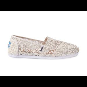 Cream lace toms